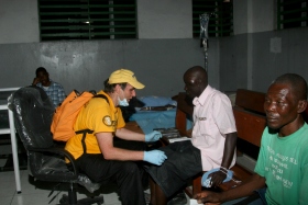 David i arbete på Port-au-Princes Allmänna sjukhus på Haiti